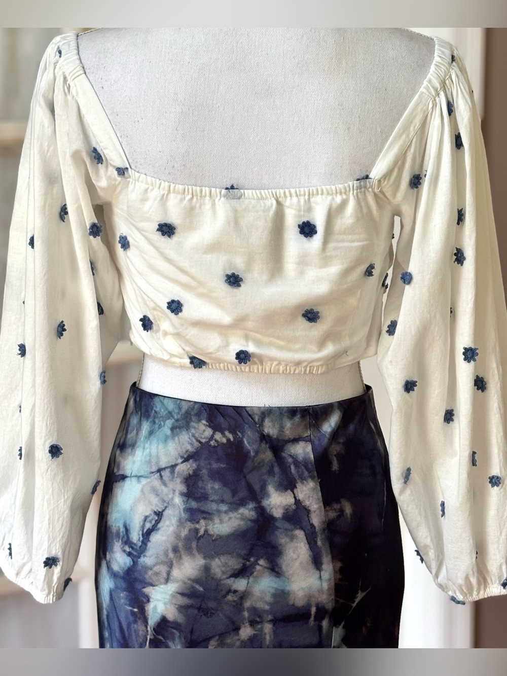 Farm Rio Embroidered Twist Front Crop Top Puff Sleeve XS - Picture 3 of 9